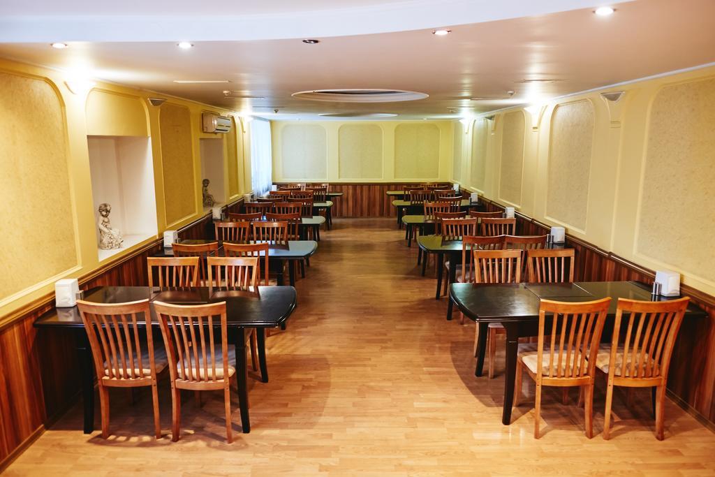 Nikotel Hotel Миколаїв Екстер'єр фото