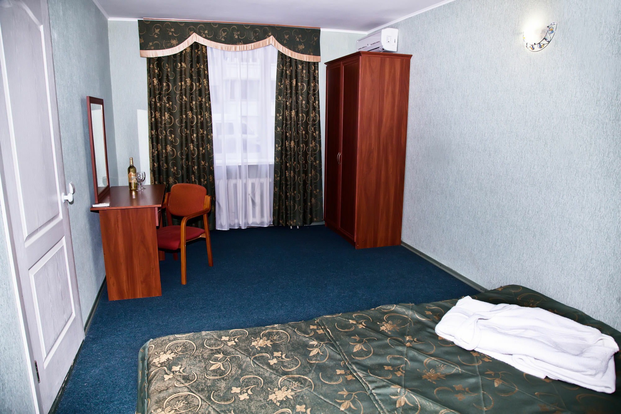 Nikotel Hotel Миколаїв Екстер'єр фото